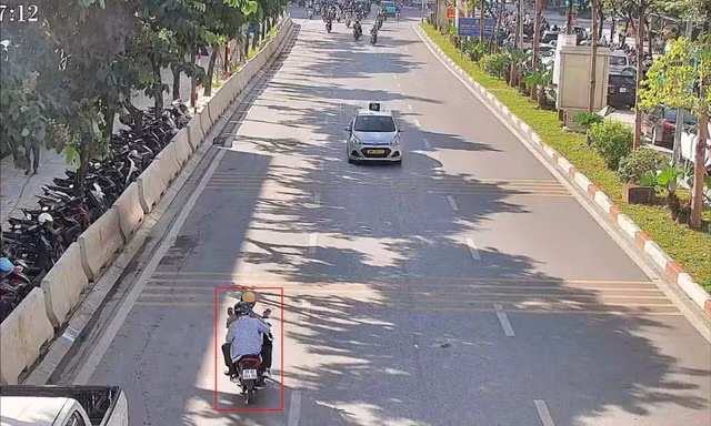 Lắp đặt camera AI hiện đại nhất ở phố Phạm Văn Bạch, Hà Nội: 12 tiếng phát hiện gần 1.800 vi phạm