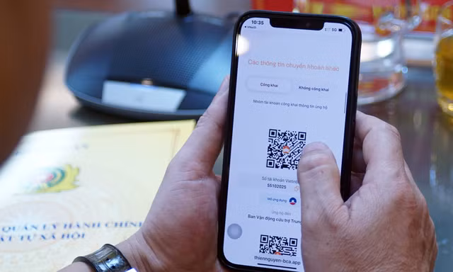 Chung tay cứu trợ đồng bào bị lũ lụt qua VNeID
