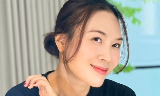 Mỹ Tâm góp 500 triệu đồng, Ngọc Trinh chuyển 300 triệu đồng tới người dân vùng lũ