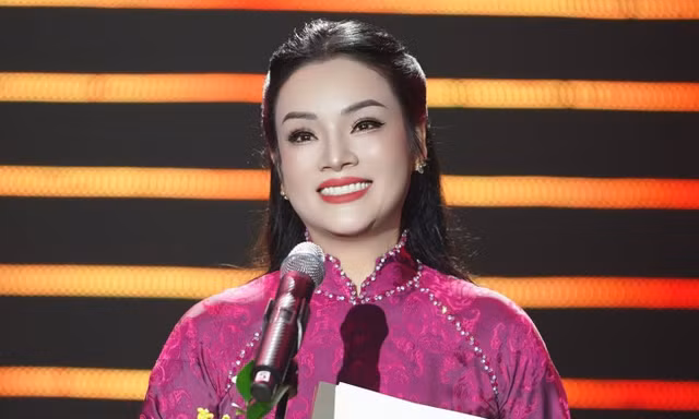 Bổ nhiệm chức danh Phó giáo sư cho ca sĩ Tân Nhàn