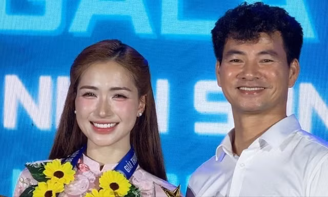 Phản ứng của khán giả khi Hòa Minzy nhận giải thưởng Thanh niên sống đẹp 2025
