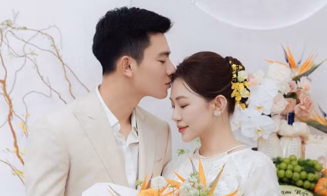 'Nam thần hậu vệ' Phan Tuấn Tài cưới bạn gái hot girl 