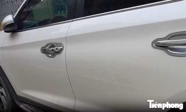 Hà Nội: Chủ ô tô đỗ gần UBND phường Láng bị gọi điện đe dọa, cào xước nham nhở thân xe