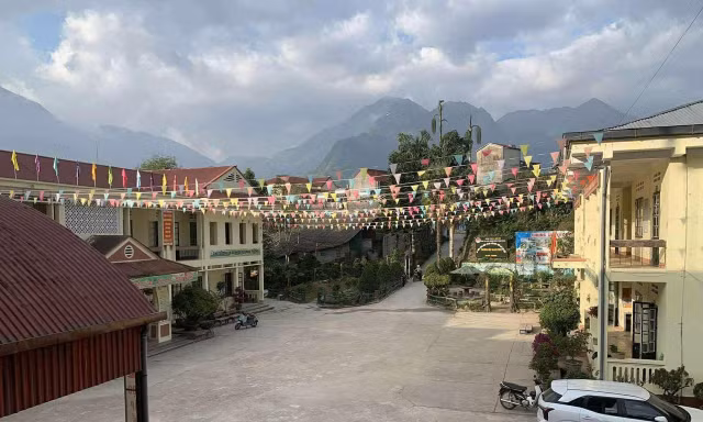 Mới nghe tin sáp nhập trường, phụ huynh đã phản đối, đồng loạt cho con nghỉ học