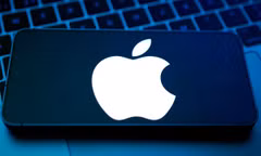 Chiếc iPhone màn hình gập đầu tiên