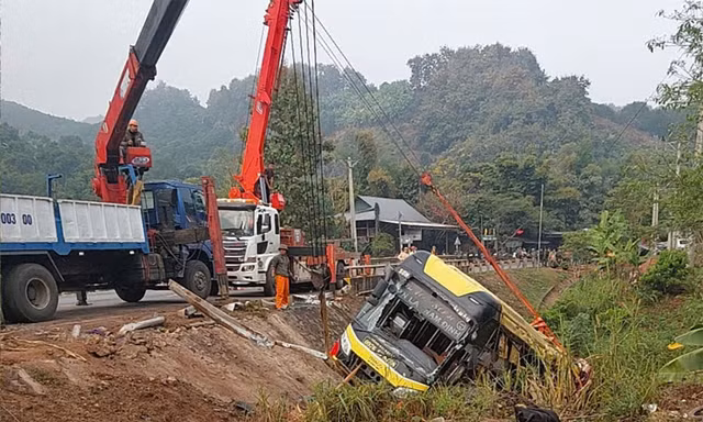 Động thái của Cục Đường bộ về đề xuất cấm xe khách 2 tầng chạy đường miền núi