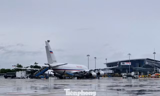 Nhà ga bị tốc mái, nhiều sân bay hư hại nặng 
