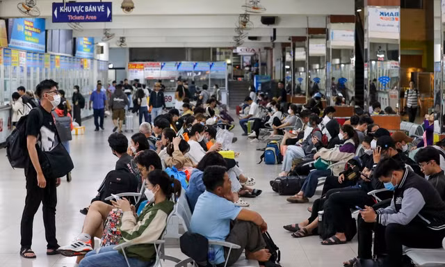 Chậm hủy chuyến bay: Khách có quyền yêu cầu hoàn vé trường hợp nào?