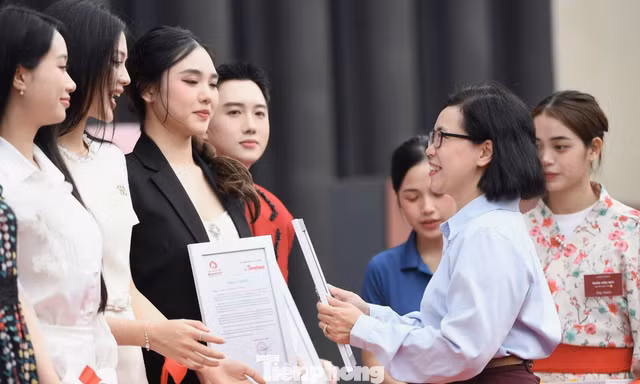 Khơi dậy mạch nguồn nhân ái trên miền Đất Tổ