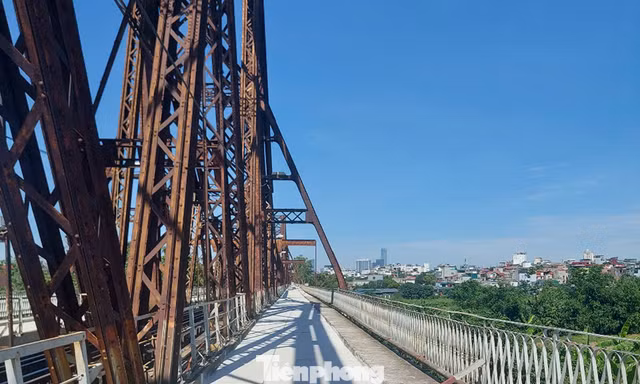 Sắp thông xe cầu Long Biên sau 2 tháng sửa chữa 