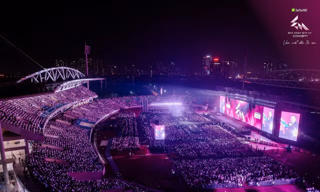 'Phải lòng' Bank Tím tại Em Xinh 'Say Hi' Concert Đêm 2 