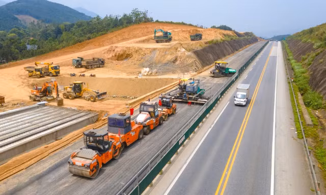 Cần cơ chế khơi thông mỏ vật liệu xây dựng 