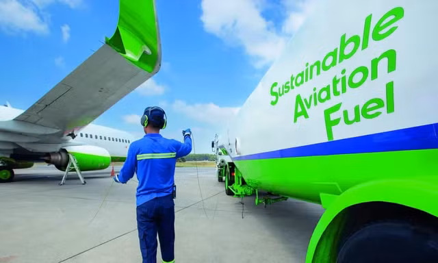 Từ năm 2027, các hãng hàng không phải giảm phát thải