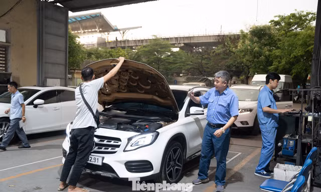 Mua ô tô cũ chưa hết hạn đăng kiểm phải đưa xe đi cập nhật thông tin