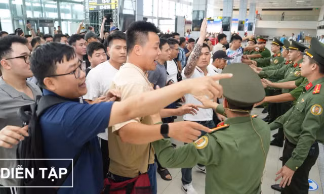 Hơn 300 người diễn tập khẩn nguy an ninh tại sân bay Nội Bài 