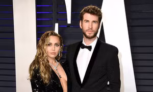 Liam Hemsworth nhắn tin mượn tiền Miley Cyrus ngay Valentine, thực hư thế nào?