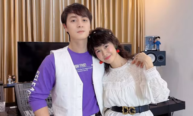 Bộ ảnh kỷ niệm ngày cưới độc lạ của hai vợ chồng ca sĩ Đăng Khôi