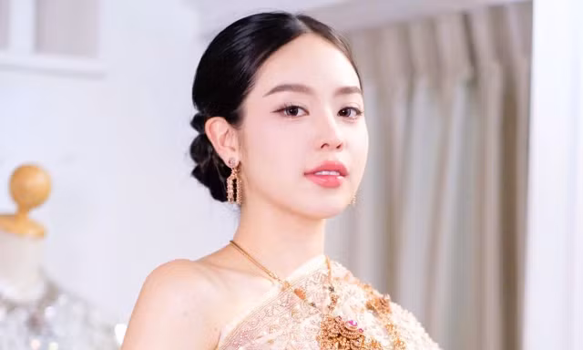 Hoa hậu Thanh Thủy khoe sắc ở Thái Lan, tạo nên khoảnh khắc dí dỏm thu hút 'triệu view'