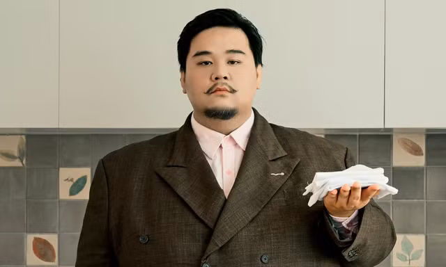 Một nam nghệ sĩ chuyên viết nhạc buồn bất ngờ 'đổi mood' khiến fan ngỡ ngàng