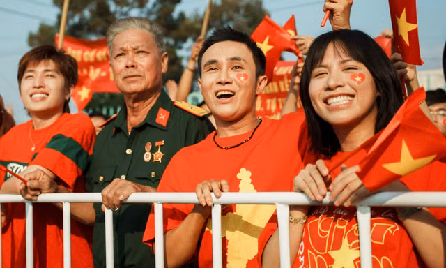 Đạo diễn Huỳnh Lập: 'Tôi cảm thấy bản thân có trách nhiệm phải lan tỏa tinh thần yêu nước'