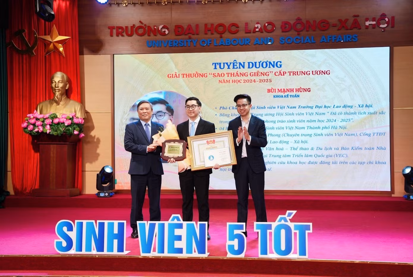 Bùi Mạnh Hùng được tuyên dương Giải thưởng “Sao Tháng Giêng” năm 2025.