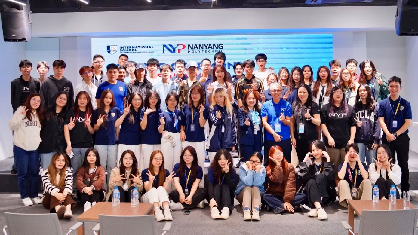 3-my-an-cung-cac-sinh-vien-truong-quoc-te-dai-hoc-quoc-gia-ha-noi-tham-gia-chuong-trinh-giao-luu-van-hoa-oelp-voi-truong-nanyang-polytechnic-singapore.jpg
