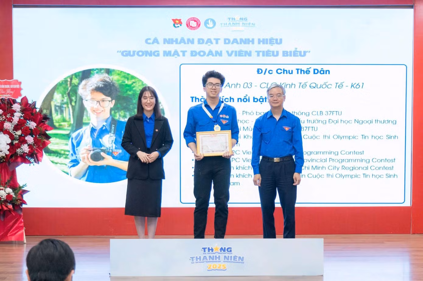 the-dan-dat-danh-hieu-guong-mat-doan-vien-tieu-bieu-truong-dai-hoc-ngoai-thuong.jpg