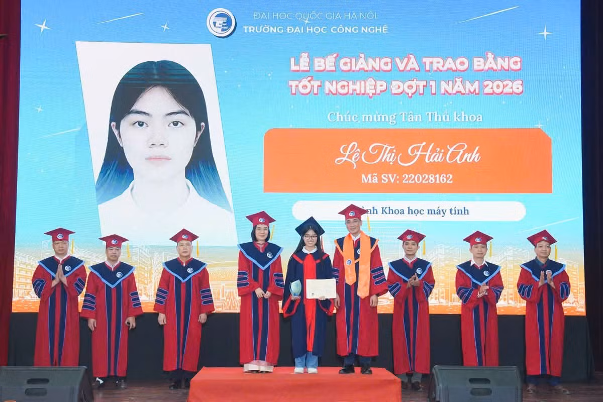 anh-1-le-thi-hai-anh-tot-nghiep-thu-khoa-nganh-khoa-hoc-may-tinh-truong-dai-hoc-cong-nghe.jpg