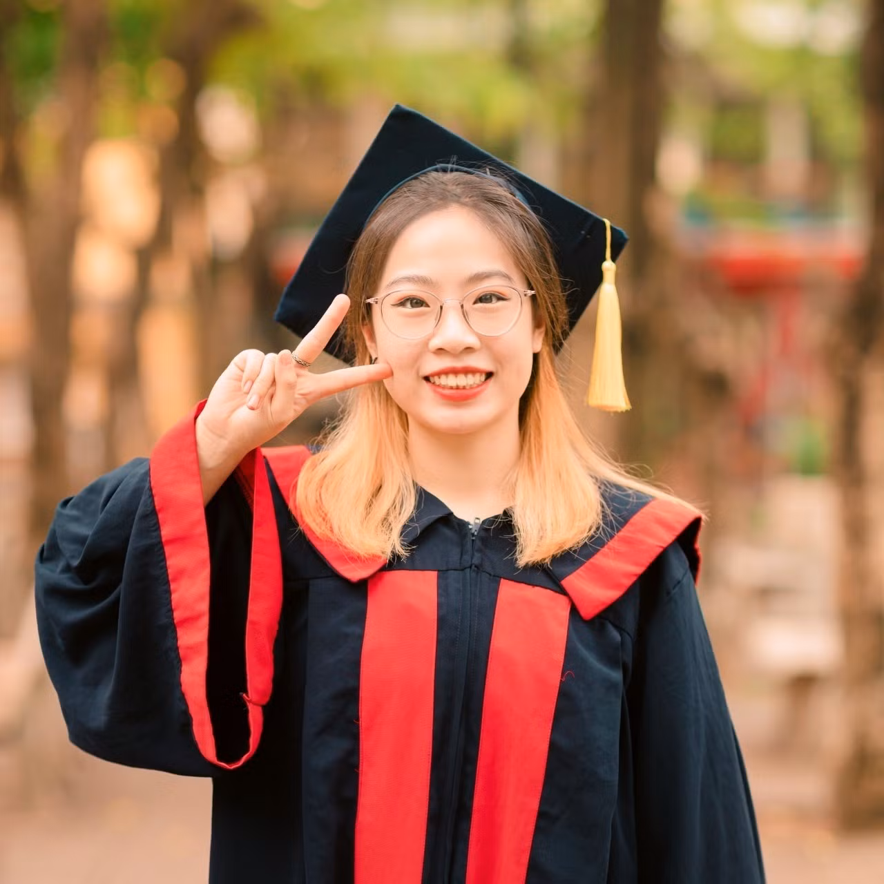 anh-1-la-thanh-vien-doi-tuyen-sinh-do-ts-do-thi-thanh-huyen-dan-dat-phuong-xuat-sac-gianh-duoc-huy-chuong-dong-olympic-chuyen-tu-do-duoc-tuyen-thang-vao-dai-hoc-khoa-hoc-tu-nhien-dhqg-ha-noi.jpg