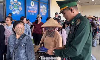 Tăng đột biến người xuất nhập cảnh qua cửa khẩu Móng Cái 