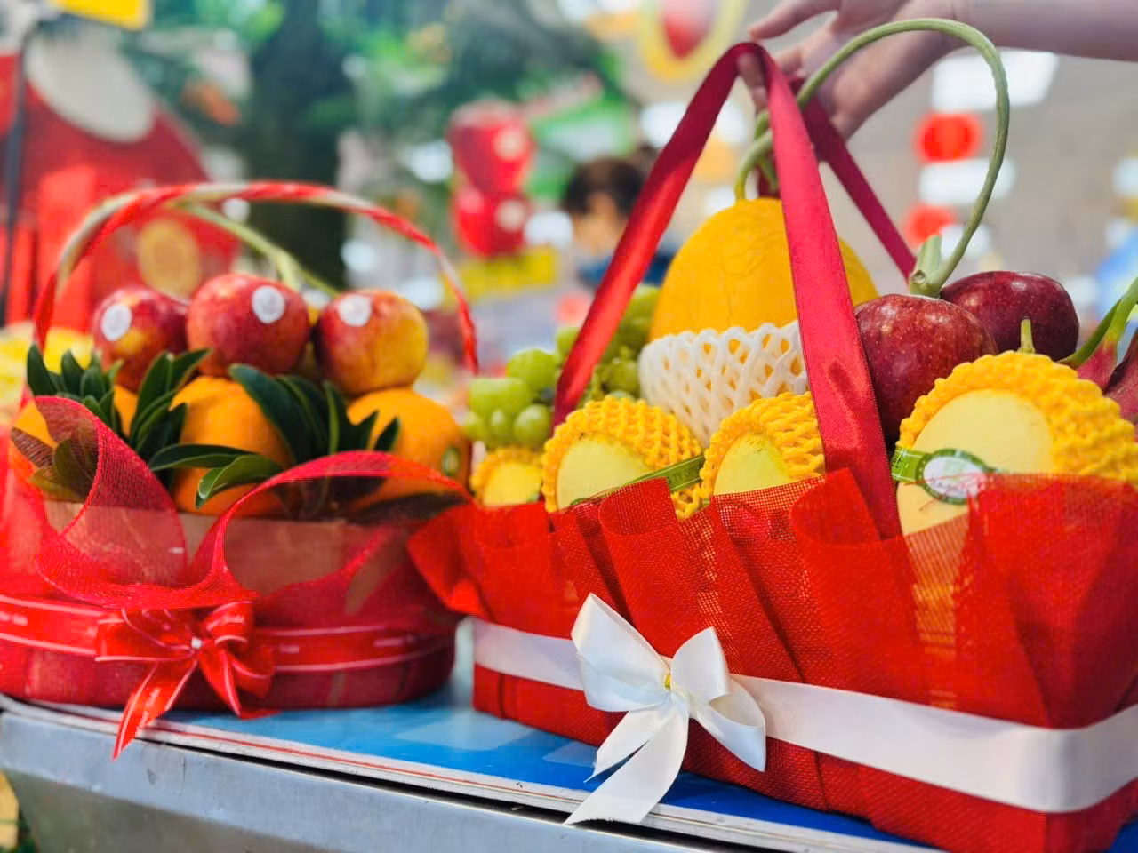 gio-trai-cay-chat-luong-du-mau-sac-da-dang-muc-cho-khach-hang-tuy-y-lua-chon.jpg