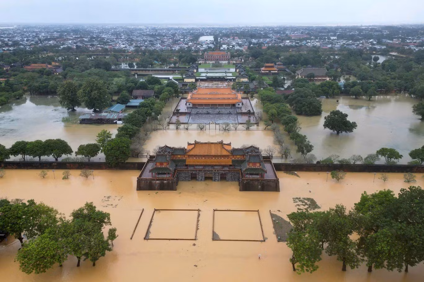 topshot-vietnam-floods-rrivfhomjpeg-11zon.jpg