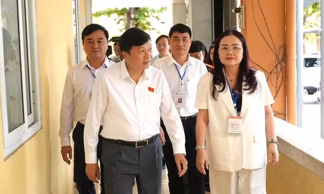 Cổng Trường THPT Lê Trực.