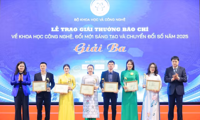 Báo Tiền Phong giành giải Ba viết về KHCN