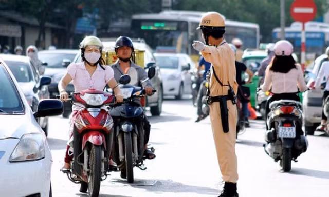 4 tình huống thực tế kiểm tra kiến thức an toàn giao thông của mọi người dân 