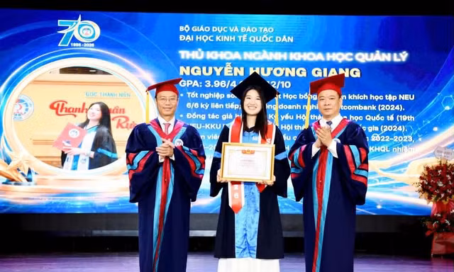 Bất ngờ với những kỉ lục tại lễ tốt nghiệp của sinh viên Đại học Kinh tế Quốc dân 