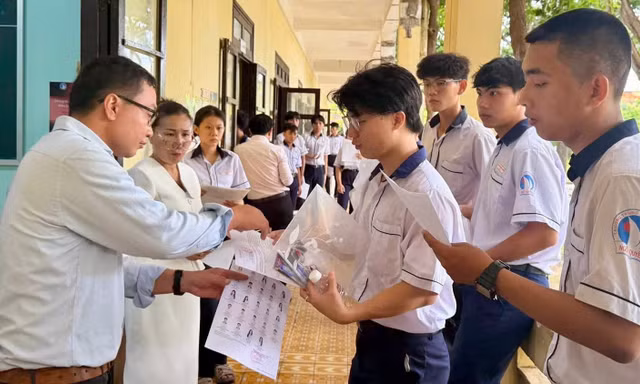 Cần trả lại đúng mục tiêu cho từng kỳ thi