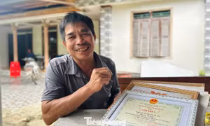 Niềm tự hào của người bố thợ xây có con gái đứng thứ 8 kỳ thi bác sĩ nội trú