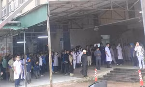 Người đàn ông cầm dao tấn công khiến nhiều người ở Bệnh viện Sản - Nhi Nghệ An bị thương