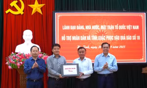 Lãnh đạo T.Ư thăm hỏi, hỗ trợ Hà Tĩnh khắc phục hậu quả bão số 10