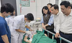 Nhiều người bị thương được đưa đi cấp cứu