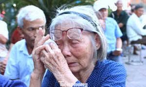 Chị gái liệt sĩ nghẹn ngào: 'Chỉ mong tìm được em'