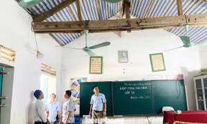140 học sinh không tới lớp vì phụ huynh phản đối sáp nhập điểm trường