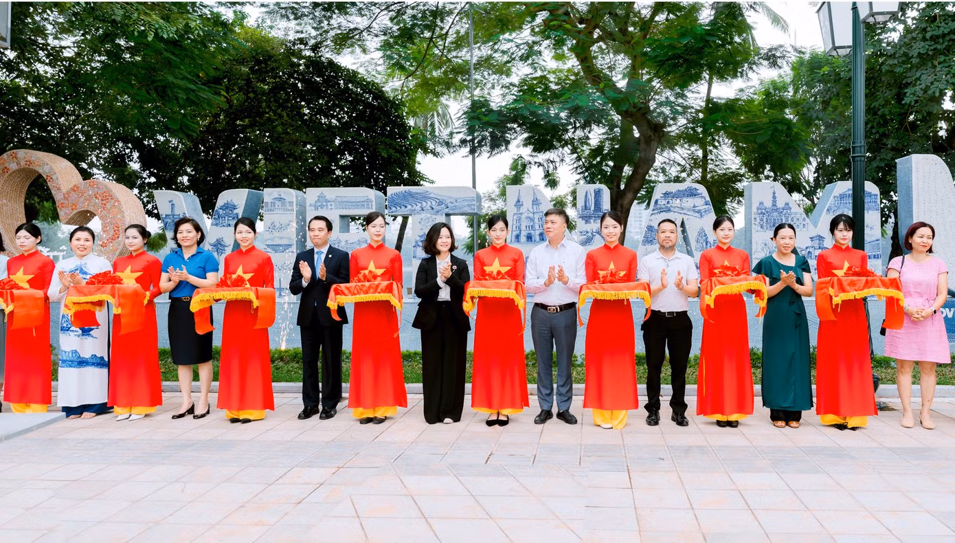 quang-canh-le-cat-bang-khanh-thanh-khoi-bieu-tuong-trai-tim-tinh-yeu-viet-nam.jpg