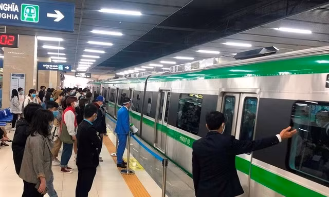Hà Nội yêu cầu làm rõ việc Công ty Trí Đức chậm trả lương nhân viên bảo vệ tại ga metro