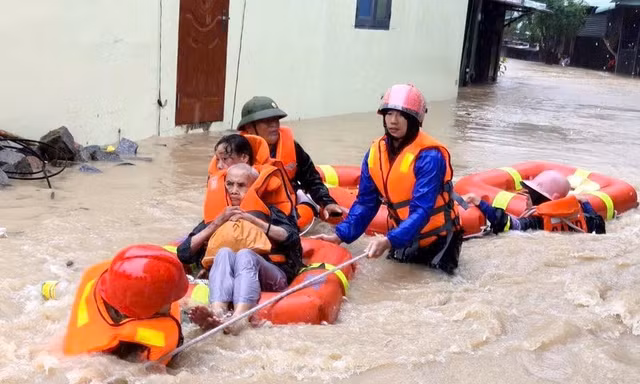 Tuyệt đối không để dân bị cô lập trong nhà mà không được cứu