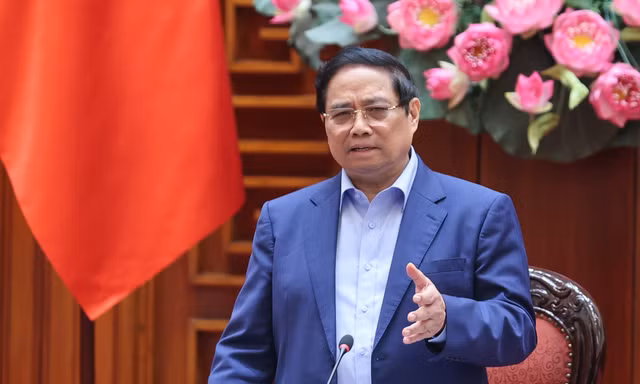 Thủ tướng yêu cầu huy động mọi phương tiện tiếp tế cho khu vực bị ngập lụt