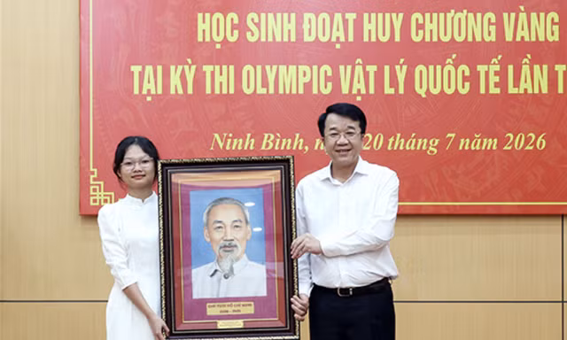 Ninh Bình thưởng nữ sinh giành Huy chương Vàng Olympic Vật lý quốc tế 500 triệu đồng 