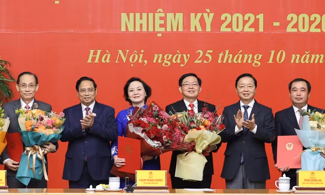 Thủ tướng mong hai tân Phó Thủ tướng và ba Bộ trưởng ‘dám nghĩ, dám làm’