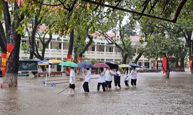 Căn cứ vào dự báo mưa lũ, nhiều địa phương có thể nghiên cứu chuyển sang học trực tuyến 